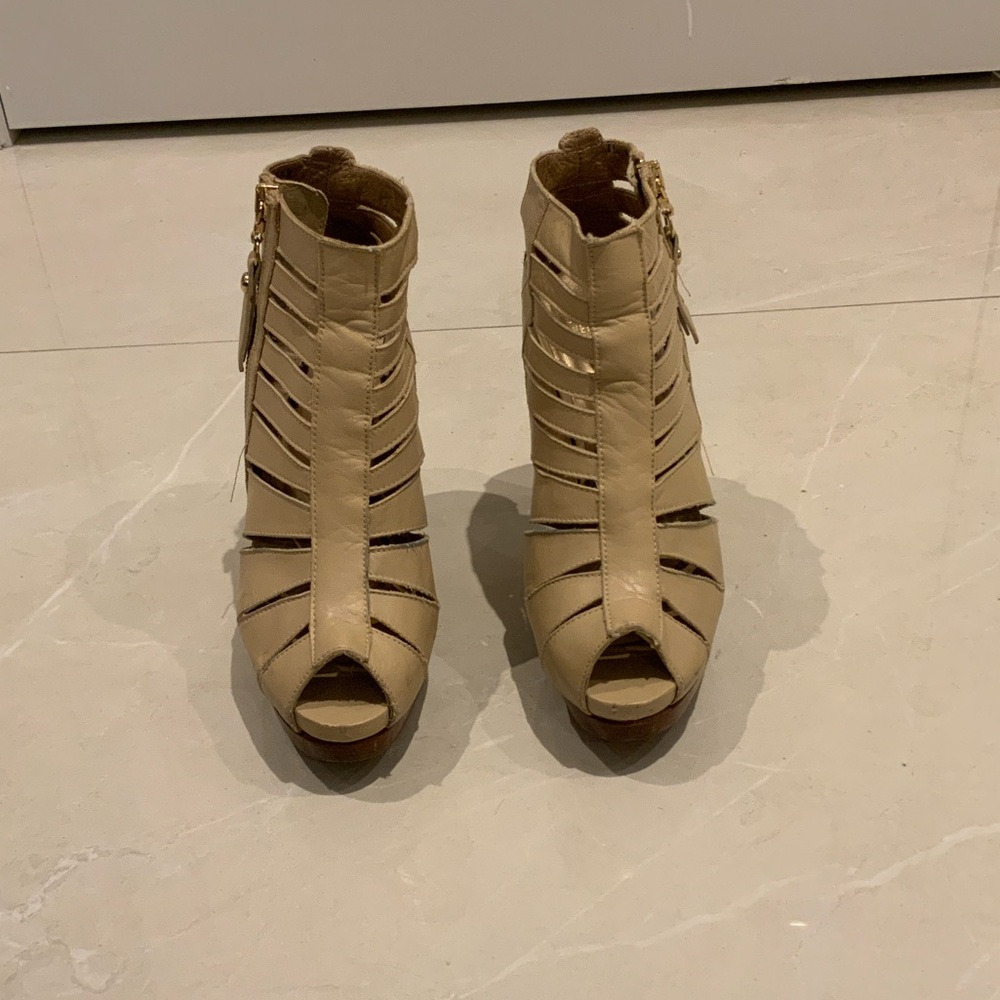 Stuart Weitzman Tan Strappy Peep-Toe Heels